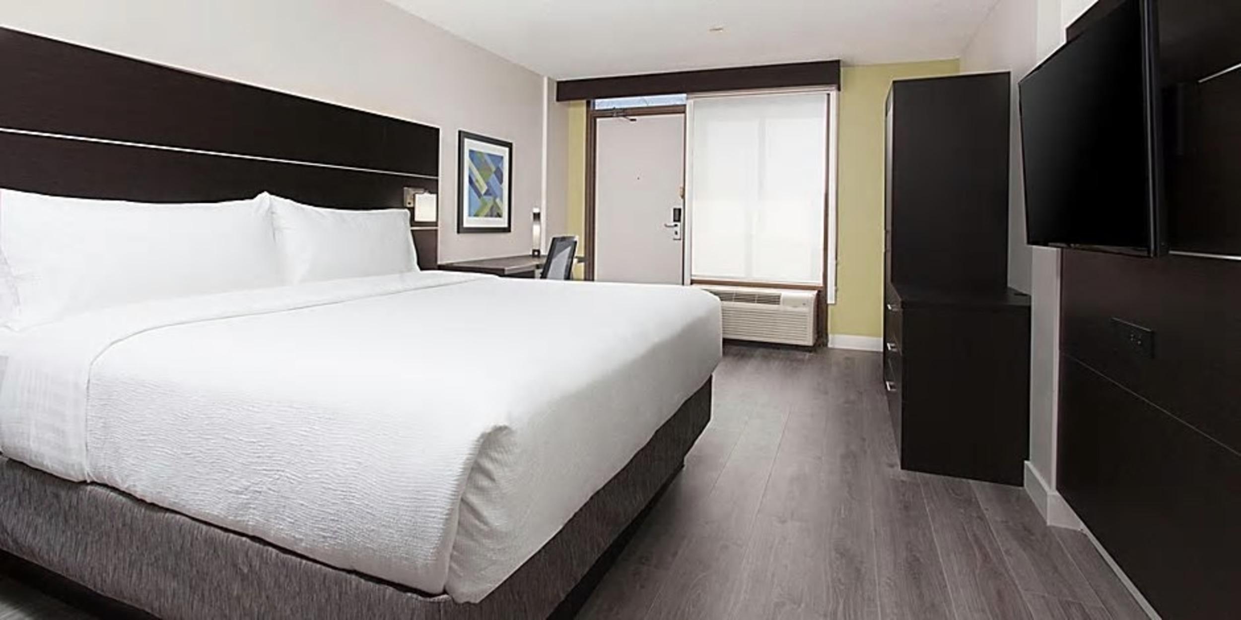 Express & Mississauga-toronto Southwest By Ihg Hotel