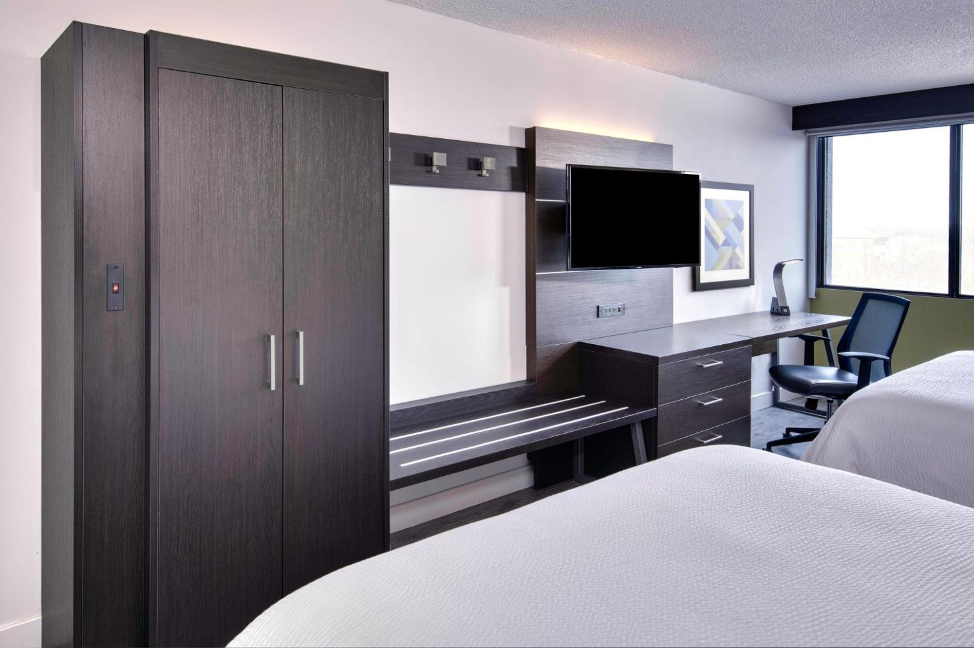 Express & Mississauga-toronto Southwest By Ihg 3*