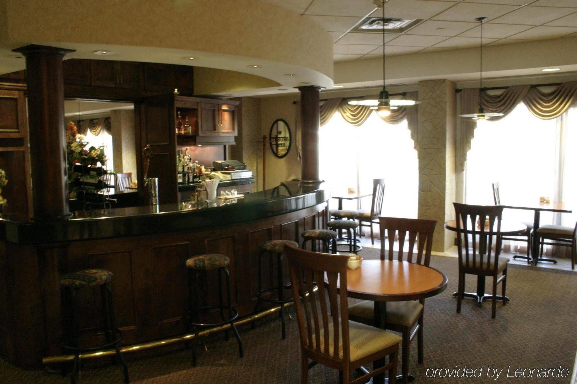 Express & Mississauga-toronto Southwest By Ihg Hotel 3*